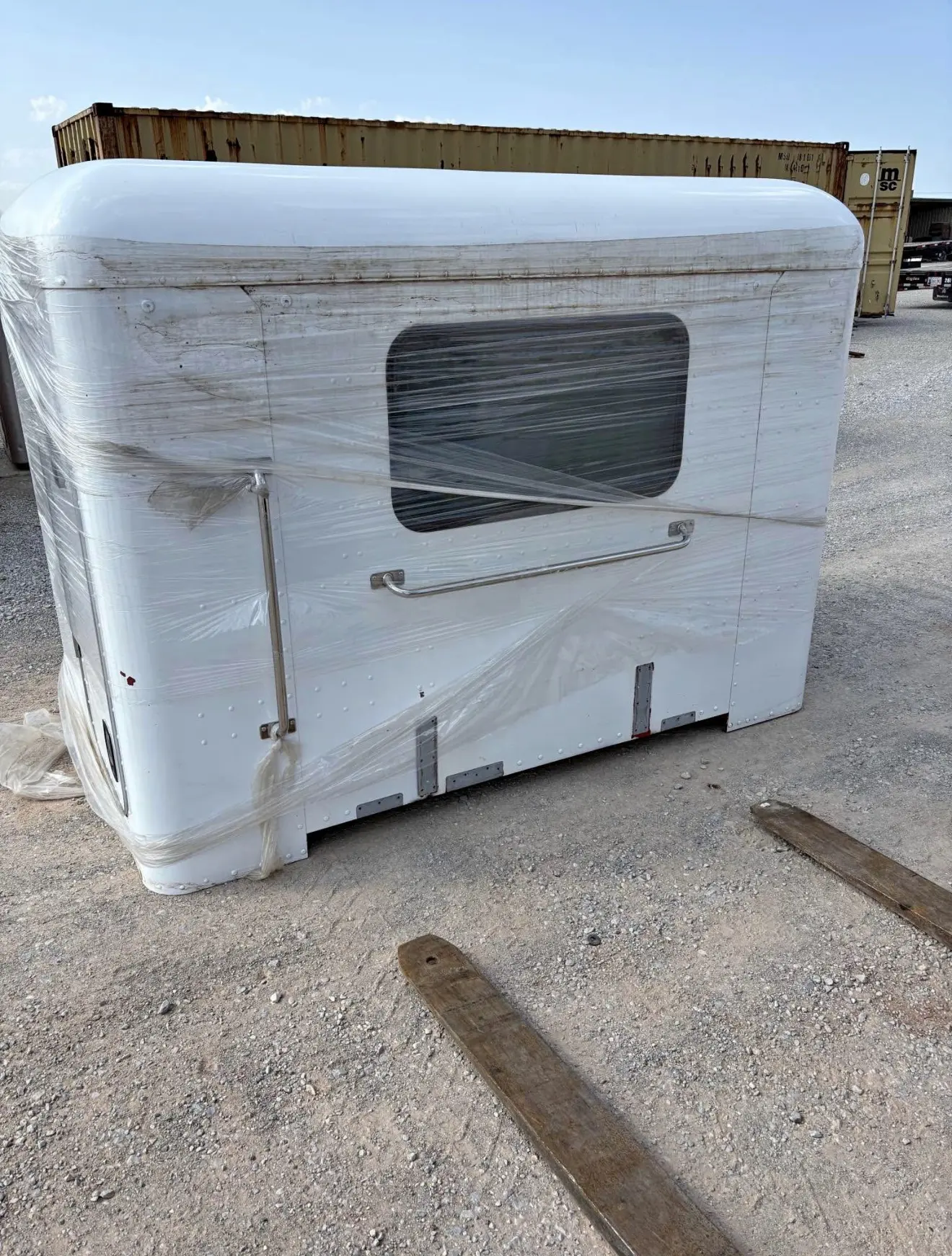 Kenworth non aero cab 42 inch flat top sleeper