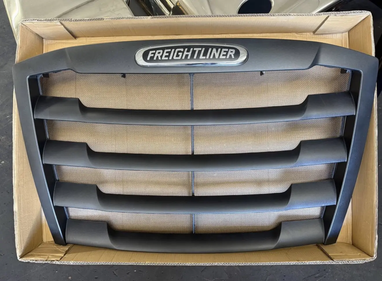 Freightliner Cascadia Black Grille W/ Emblem 2018-up