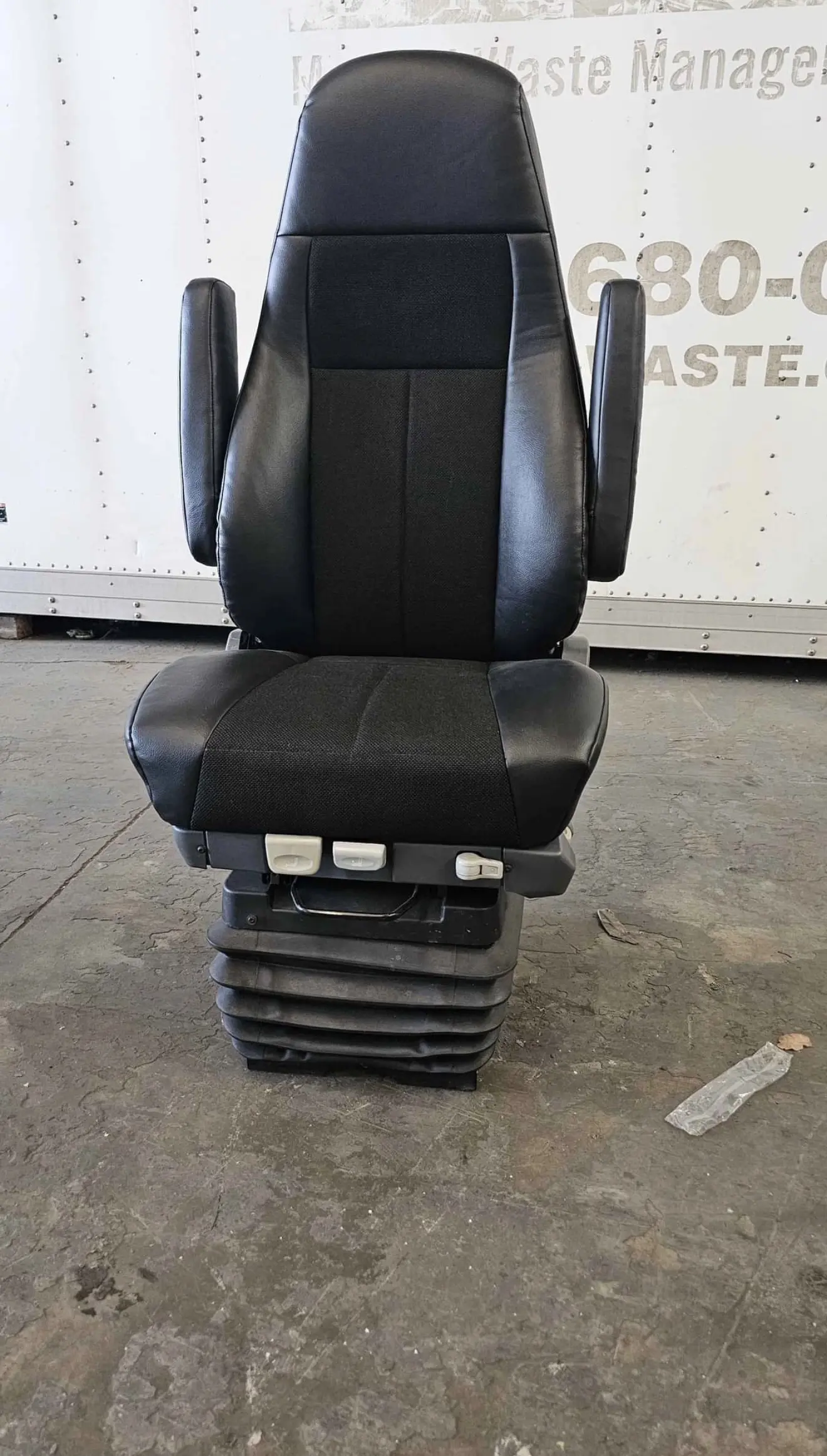 Freightliner Cascadia seat