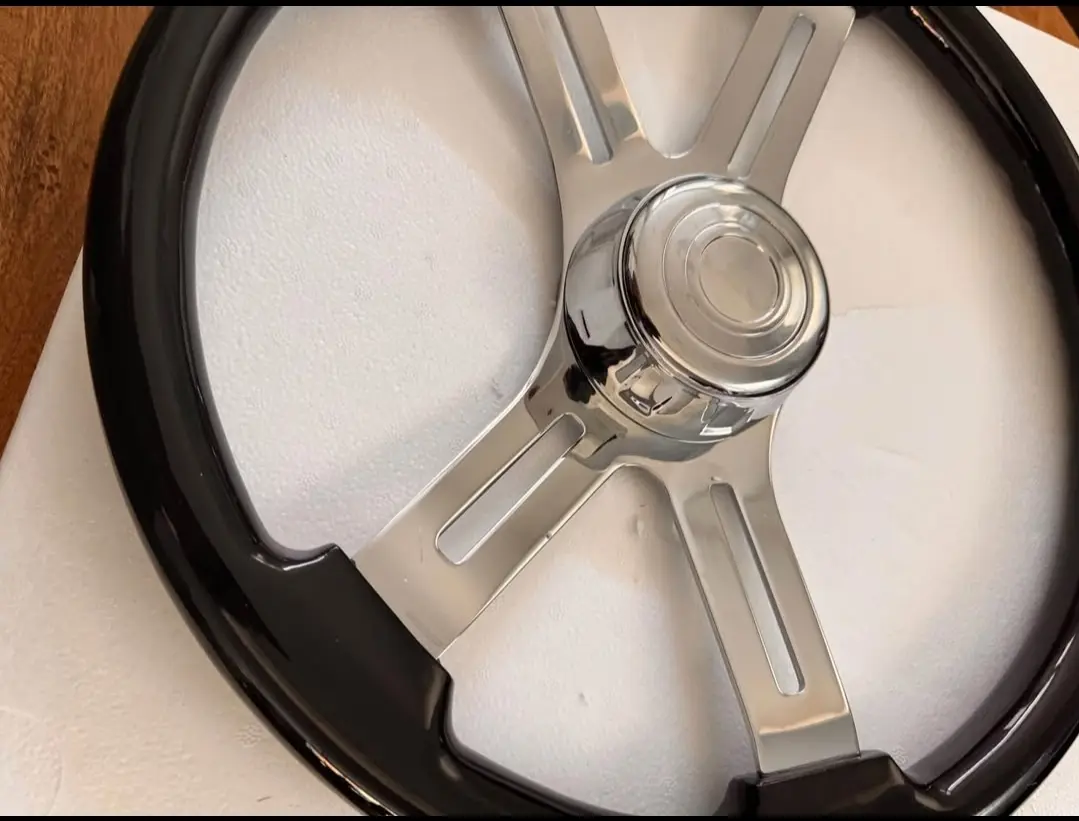 18” black wood and chrome steering wheel