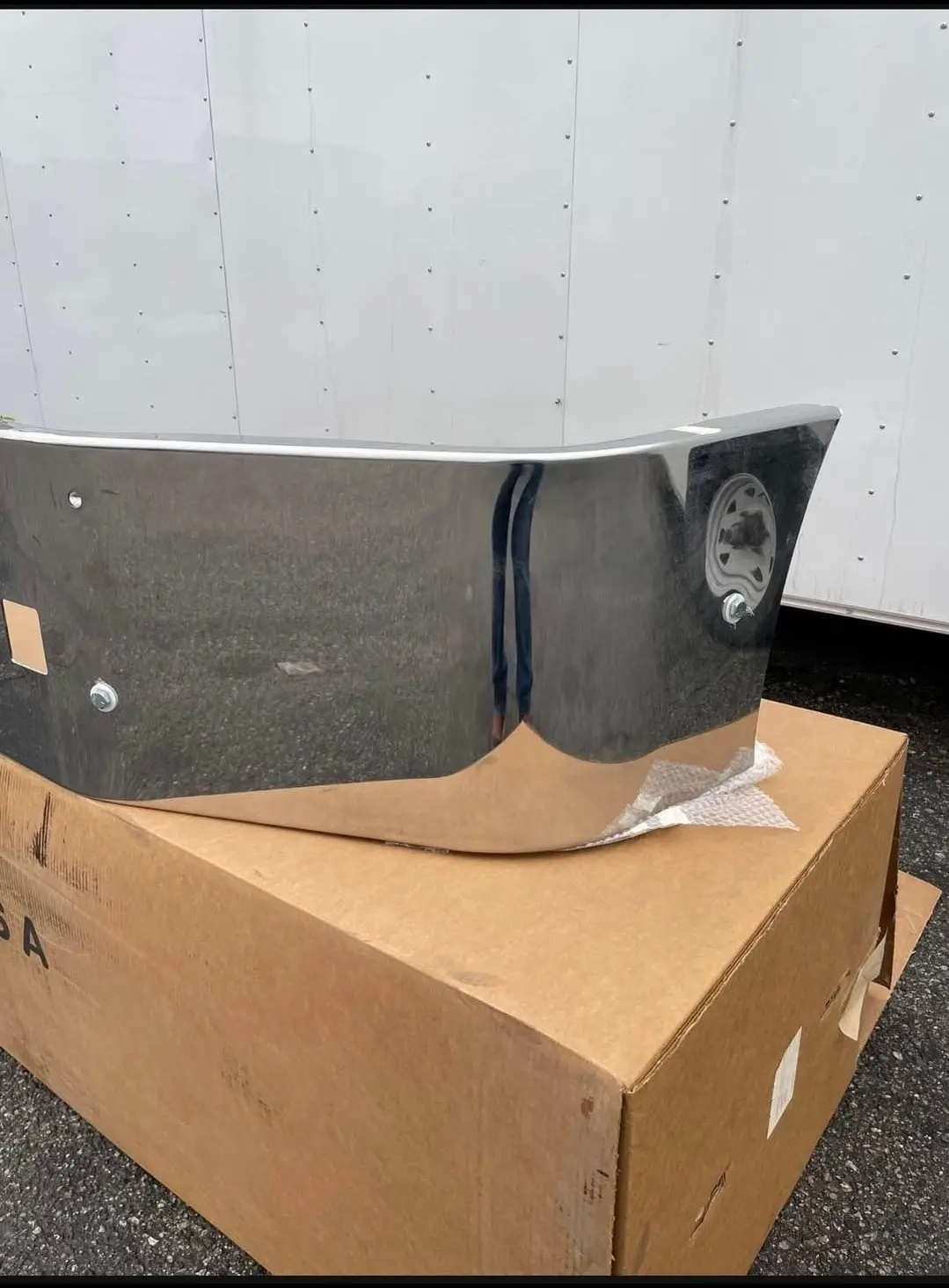 16” 386 peterbilt new bumper with bkts in the box