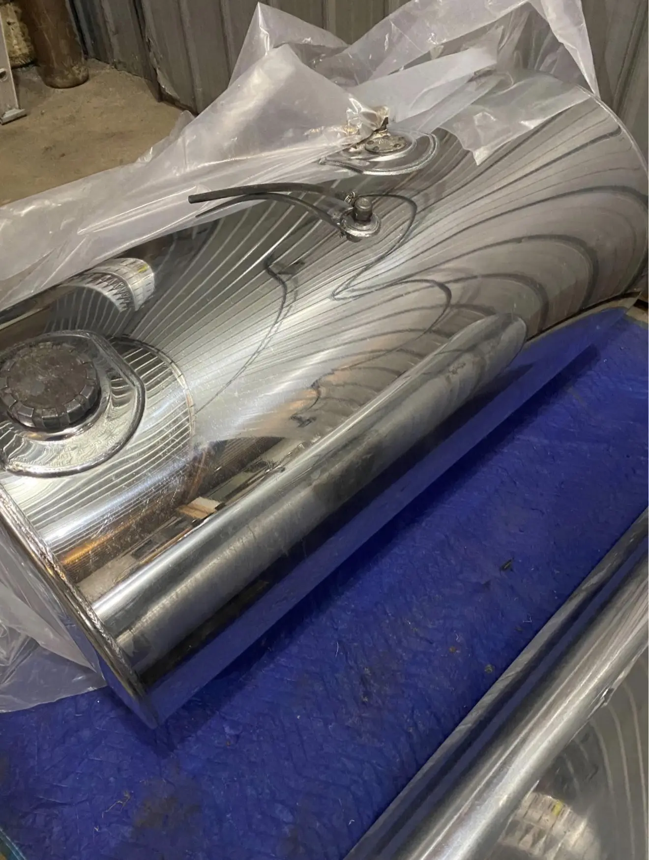 Kenworth 100 gallon tanks